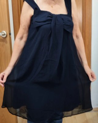 Vestido morado y azul con tirantes