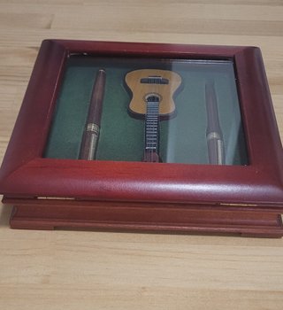 Estuche Vintage Guitarra Española + 2 Bolígrafos