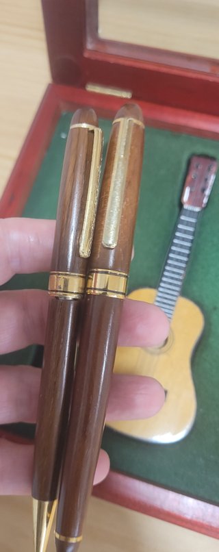 Estuche Vintage Guitarra Española + 2 Bolígrafos