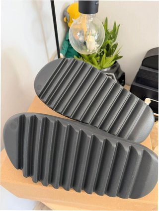 Adidas Yeezy Slide Onyx 40.5
