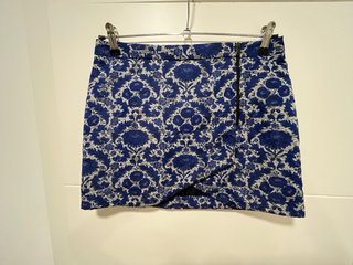 Minifalda asimétrica Zara