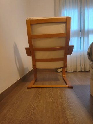Poltrona Ikea in legno con cuscino beige