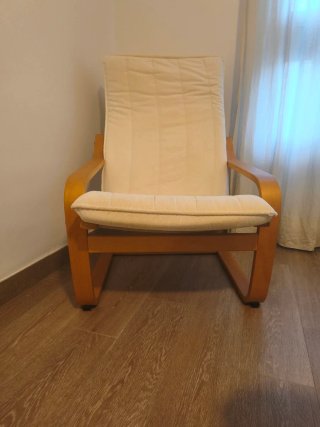 Poltrona Ikea in legno con cuscino beige