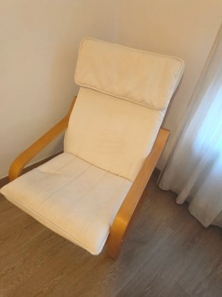 Poltrona Ikea in legno con cuscino beige