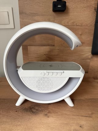 Altavoz con cargador inalámbrico