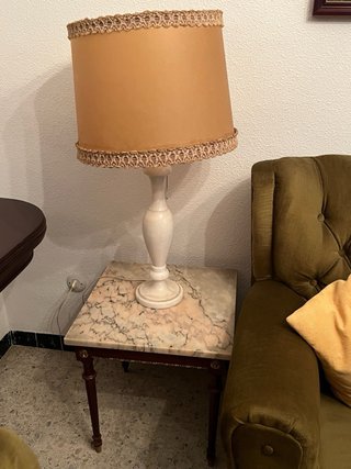 Conjunto salón: Tresillo, mesas y lámparas