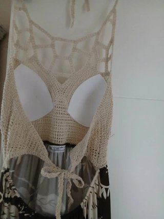 Vestido crochet y tela fluida floral