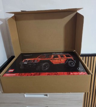 Lote LEGO Technic 42177 + Marvel 76261