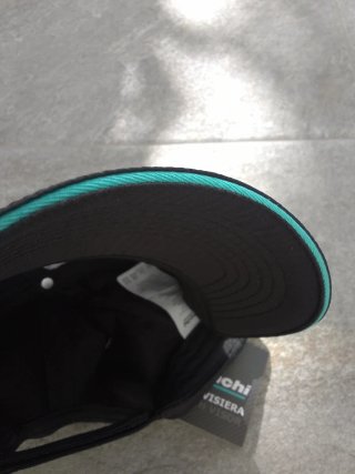 Cappellino Bianchi nero con adesivo olografico