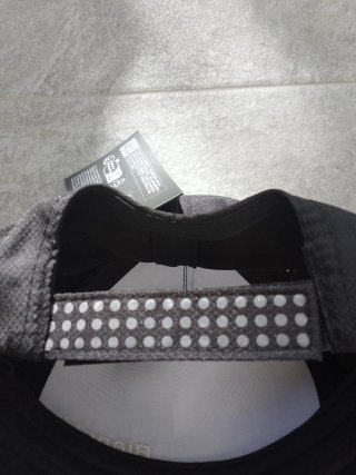 Cappellino Bianchi nero con adesivo olografico