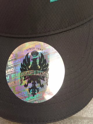 Cappellino Bianchi nero con adesivo olografico