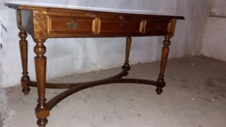 Mesa de escritorio estilo castellano