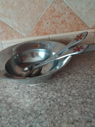 Ensaladera Vintage Metal con Cucharas Decoradas