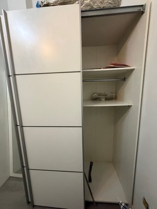 Armario puertas correderas blanco y plata