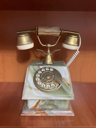 Teléfono Antiguo de Ónix Dorado y Verde