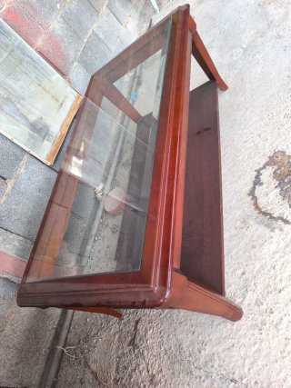 Mesa de centro de madera y cristal