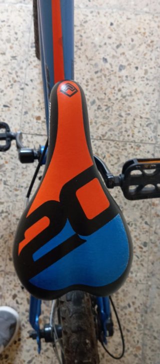 Bicicleta azul con cambios