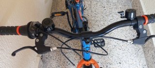 Bicicleta azul con cambios