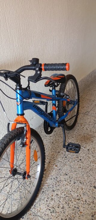 Bicicleta azul con cambios