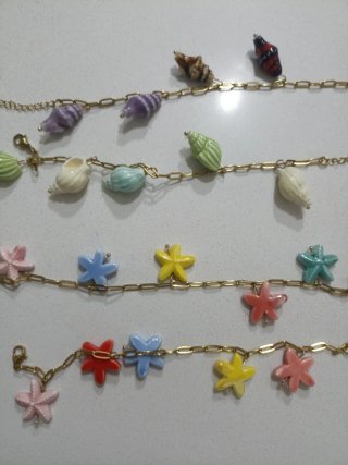Pulseras acero y cerámica con conchas y estrellas
