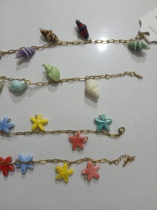 Pulseras acero y cerámica con conchas y estrellas