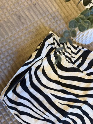 Falda midi Zara cebra lino
