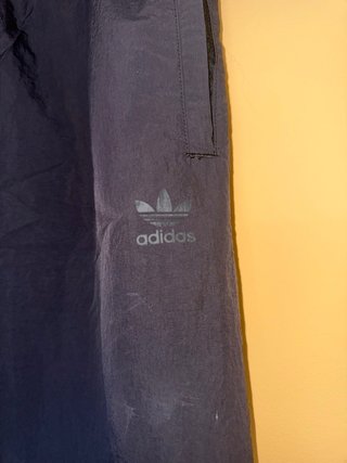 Pantalón chándal Adidas rayas arcoíris