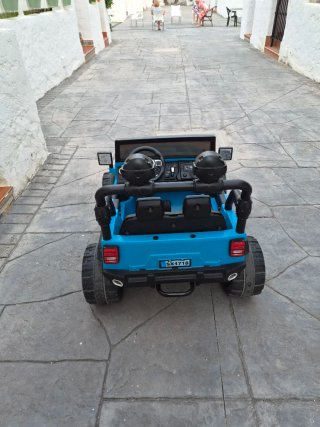 Coche eléctrico infantil azul