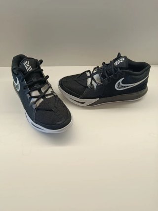 Zapatilla Nike Kyrie Flytrap VI Negra/Blanca