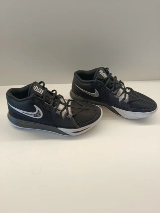Zapatilla Nike Kyrie Flytrap VI Negra/Blanca