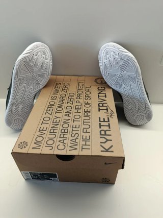 Zapatilla Nike Kyrie Flytrap VI Negra/Blanca