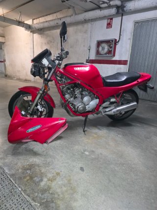 Yamaha XJ600 Diversion Roja