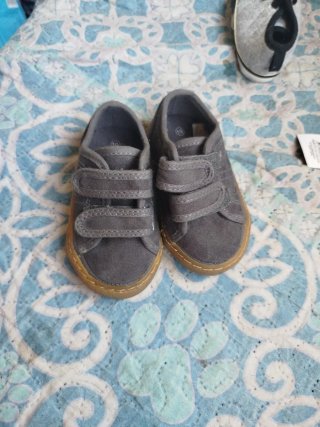 Zapatos grises talla 19