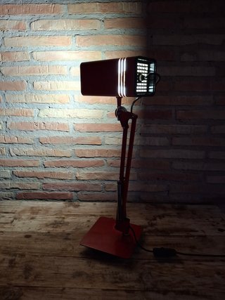 Lámpara de escritorio Fase Roja