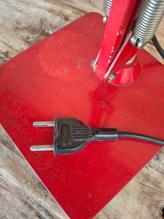 Lámpara de escritorio Fase Roja