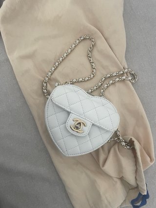 Borsa a mano a forma di cuore Chanel bianco e dorato