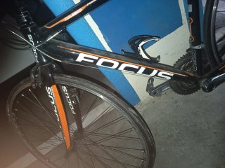 Bicicleta de carreras Focus profesional