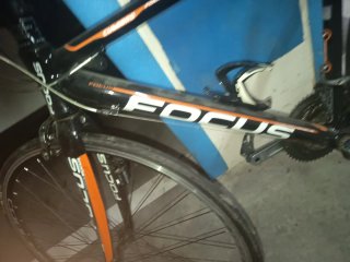 Bicicleta de carreras Focus profesional