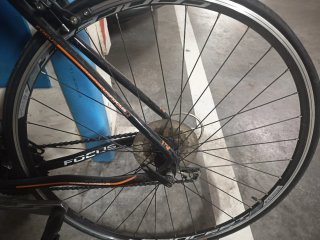 Bicicleta de carreras Focus profesional