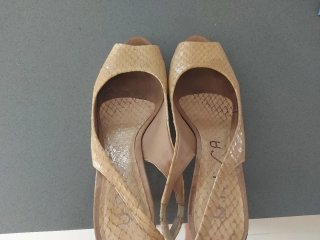 Sandalias Unisa Piel Beige grabada  de Tacón.