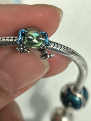 Charm Pandora Rana Esmaltada