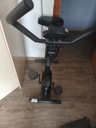 Bicicleta estática negra