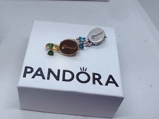 Pandora Charm Britgerton Azul y Verde