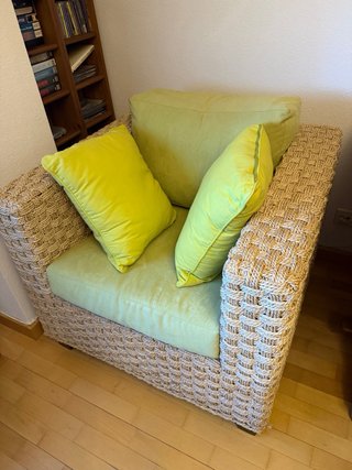 Poltrona quadrata in vimini con cuscini