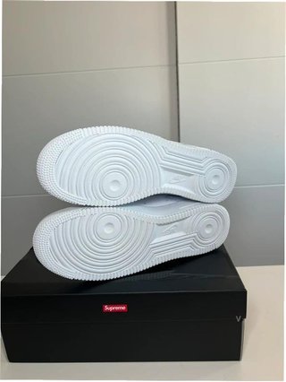 Nike Air Force 1 x Supreme Blanco Talla 38.5