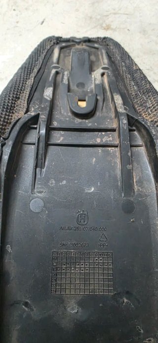 Asiento Husqvarna 2020-2023 + Funda Gripper