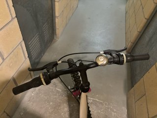 Bicicleta infantil blanca y rosa