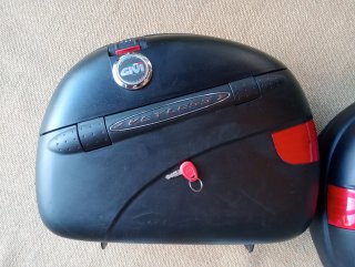 Maletas GIVI E41 + Soporte Benelli Trek