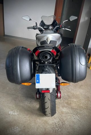 Maletas GIVI E41 + Soporte Benelli Trek