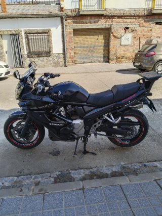 Suzuki GSF Bandit 1250 Negra